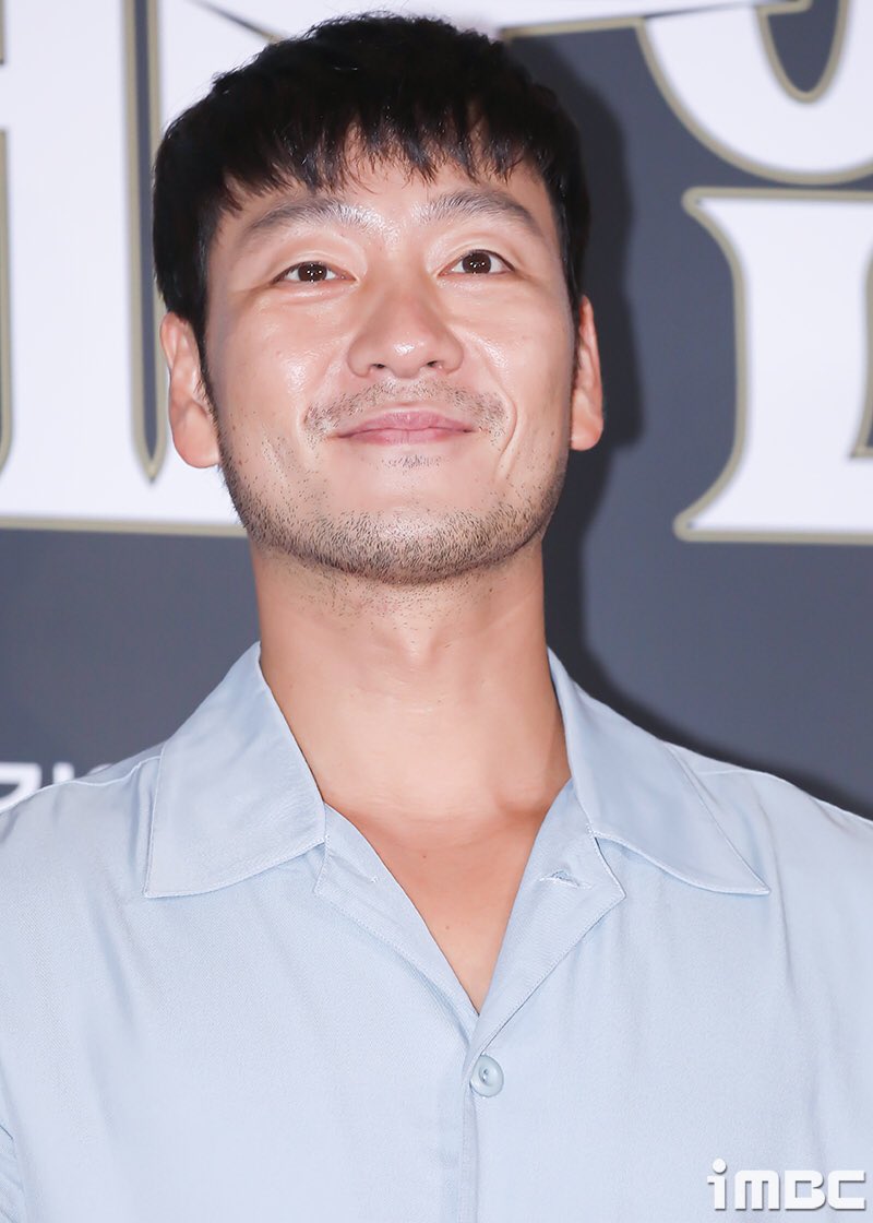 parkhaesoo_pics's tweet photo. Park Hae-soo at the VIP premiere of the movie '외계+인' #박해수 https://t.co/otfA41wVcP