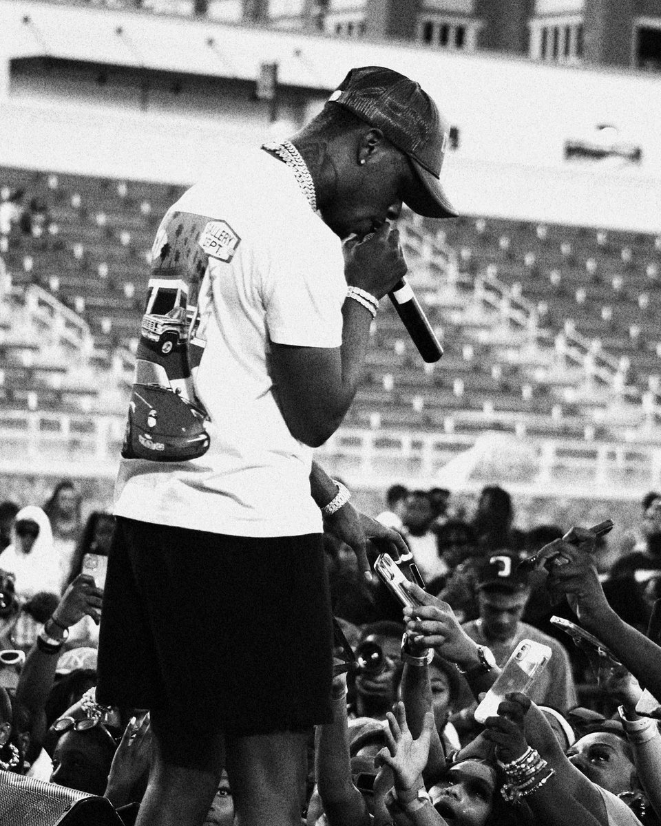 Mk47capo's tweet photo. My granny been praying for me. I sleep with that K, when I sleep. 🧃〽️ #444
If It Ain’t MK47Shots, Then It Ain’t Hot 🔥
Toosii 2x 🐐
-JULIVE CONCERT
#mk47shots #47studios #toosii #concert #charlit https://t.co/6CzeaQpA4o