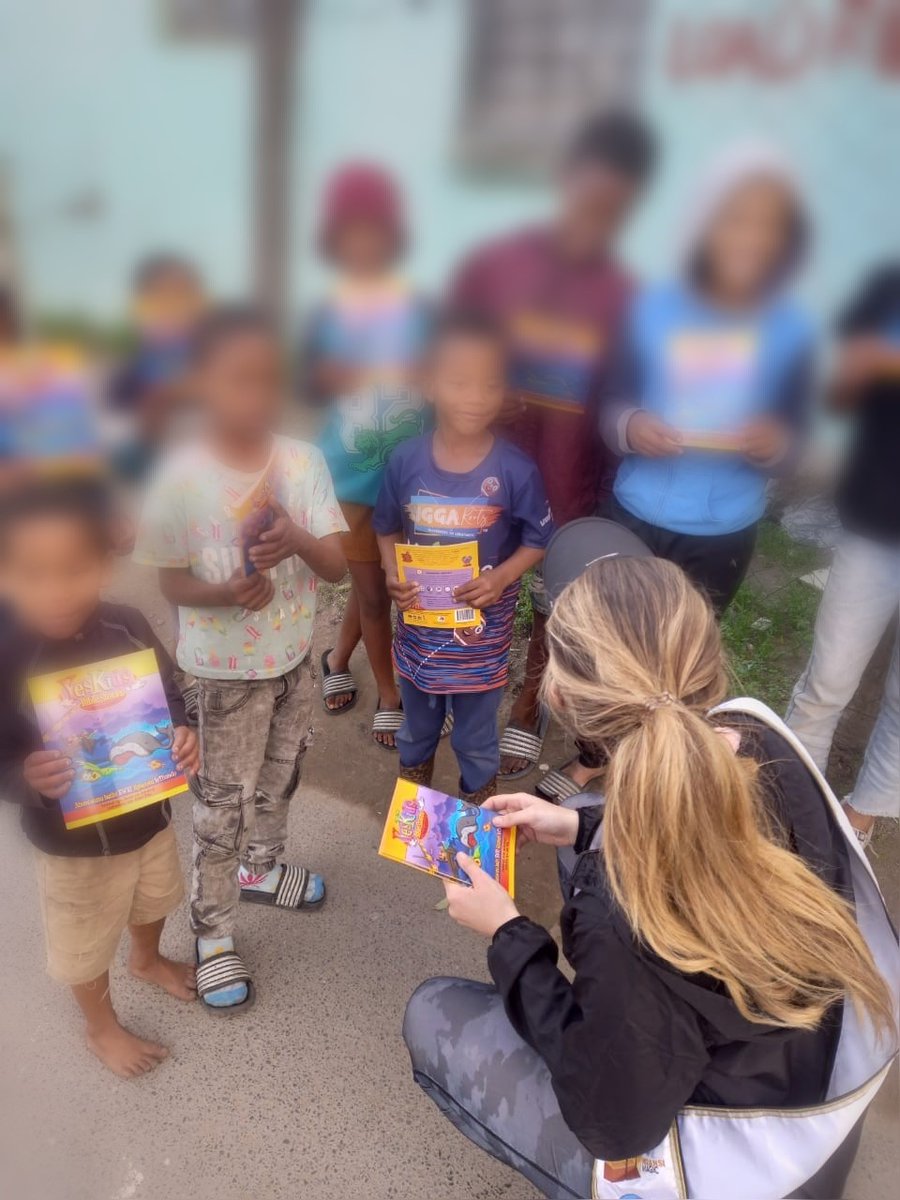 CLFund's tweet photo. MANDELA DAY WITH YOUTH4LIFE

Tamsyn Jack, one of the Miss South Africa finalist,  distributed CLF literature in communities with Youth4life today. https://t.co/lSWcRZUUQY