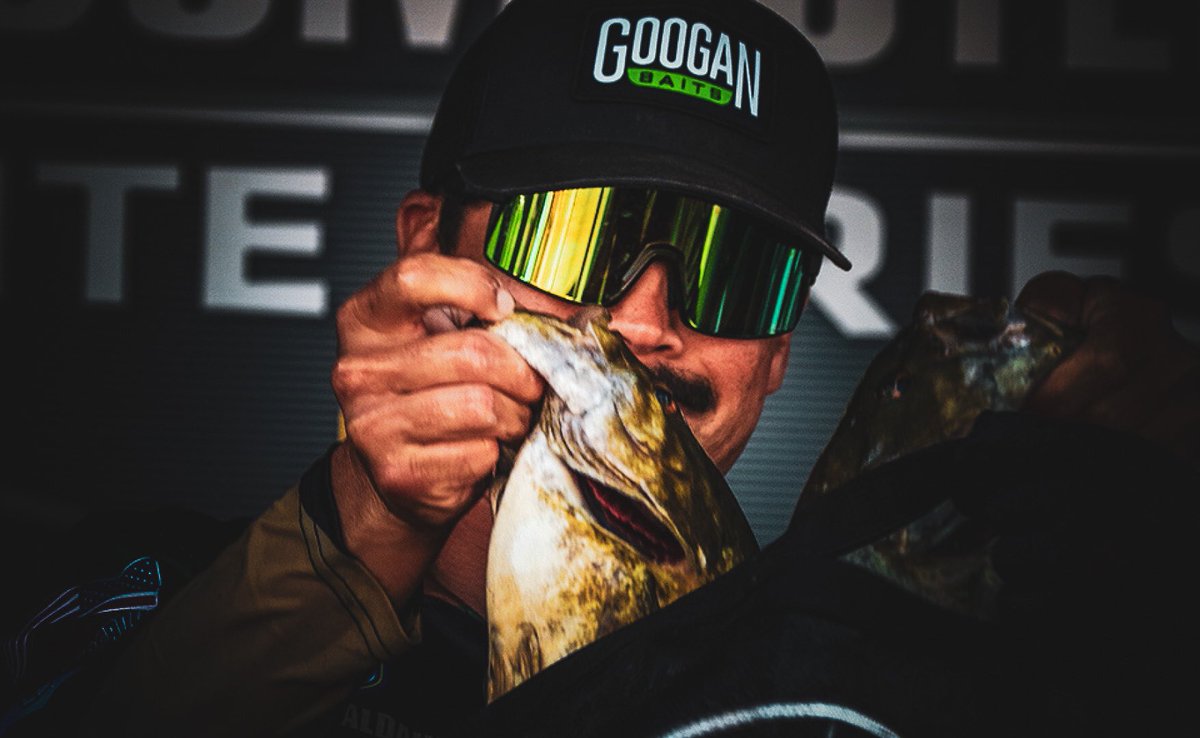 ChrisZaldain's tweet photo. John Zeolla has his hands full with this tourney edit 🎥🔥 BEST SMALLMOUTH FISHING OF MY LIFE. 

#powerfishing #bassfishing https://t.co/3b44rzeyq4