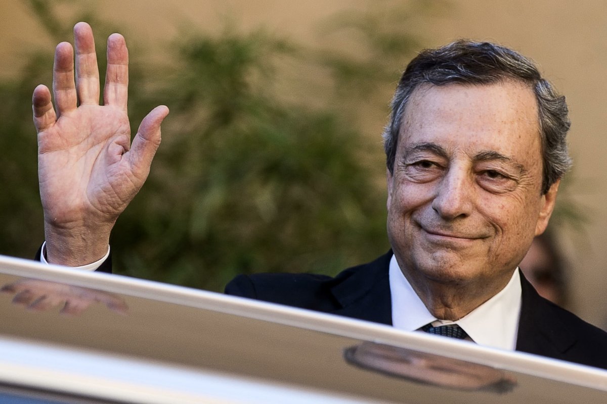 LIrresponsabile's tweet photo. Elezioni o Draghi bis: le posizioni dei partiti sulla crisi di governo - https://t.co/4KxCG7mGnn - - https://t.co/viG3Dr2Mum