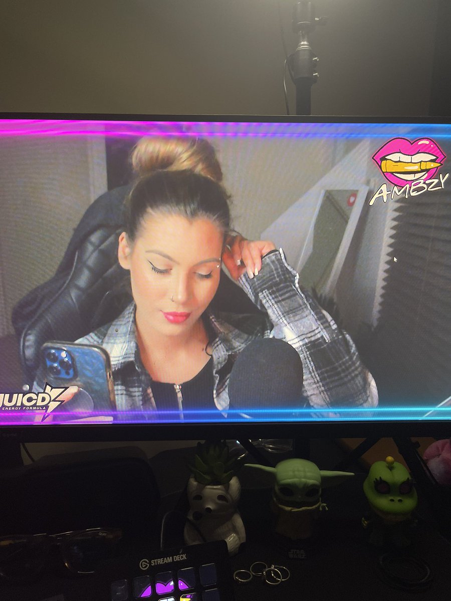 Thinking about what to stream tonight… Warzone or apex?