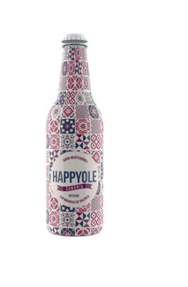 Rode wijn van de Tempranillo druif is de basis voor deze HappyOle Sangria. Hier is vers fruit waaronder appel, perzik, peer, aardbei, sinaasappels en citroensap aan toegevoegd. Een hint van bruine suiker en kaneel maken het helemaal af.

Laat de zomer maar komen!