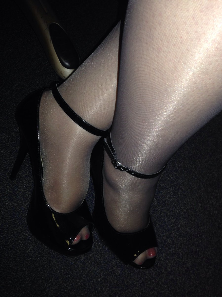 EllasHosiery's tweet photo. Looking for sponsors to help aquifer more #pantyhose! PM me if that’s you! https://t.co/OpmcixVJKD