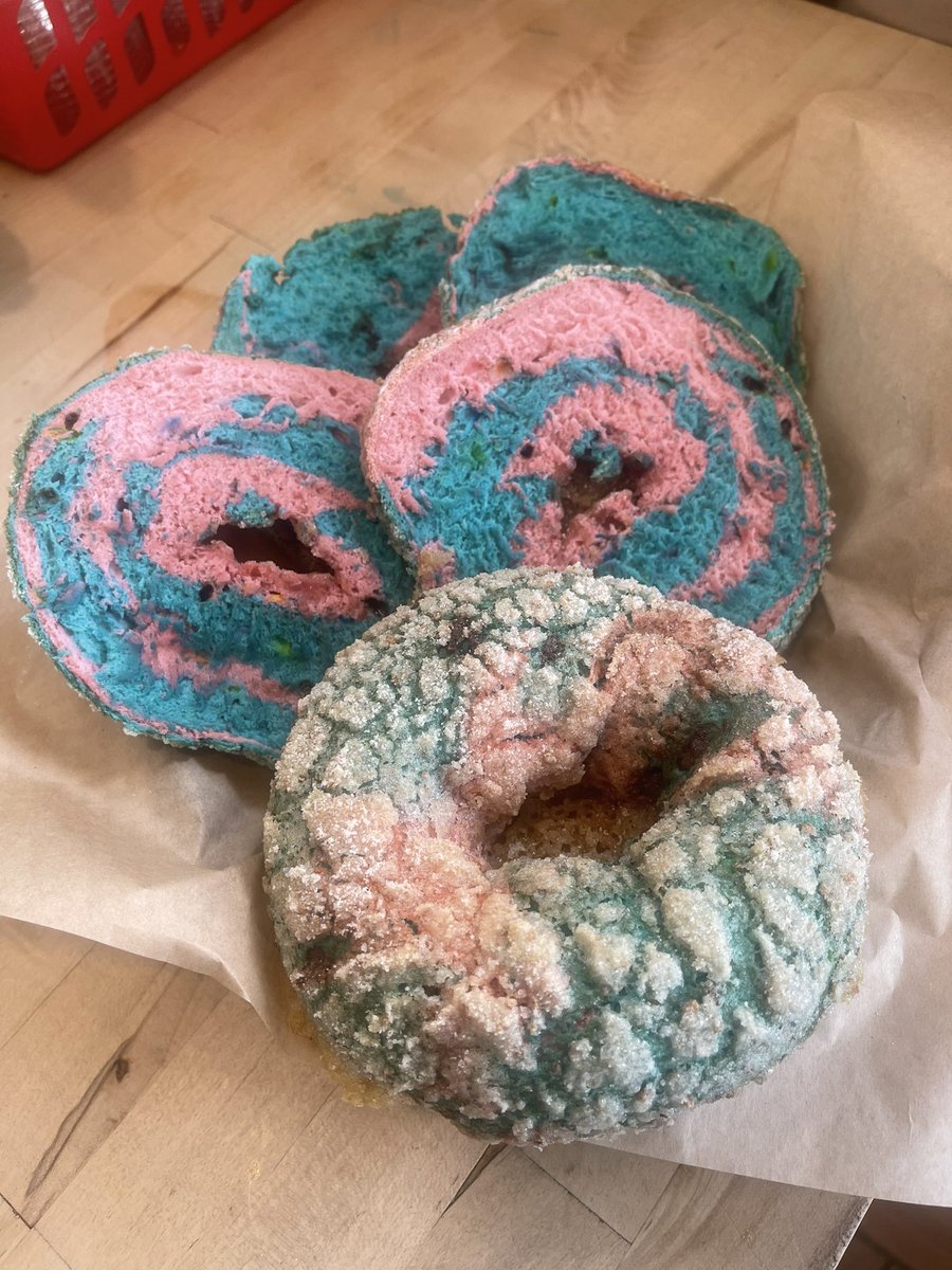 tron5stx's tweet photo. Hey @okabbby , the Randomizer 5000 picked you for my @DegenToonz bagel giveaway! 🥯🥳🔥🤘🏼 DM me and I’ll send them out to you this week! Let’s show her some LOVE 🧨🔥🥯 #toonztothemoon #ToonzMeal #DegenToonz #bagels #coloradough https://t.co/9AguS7UQac