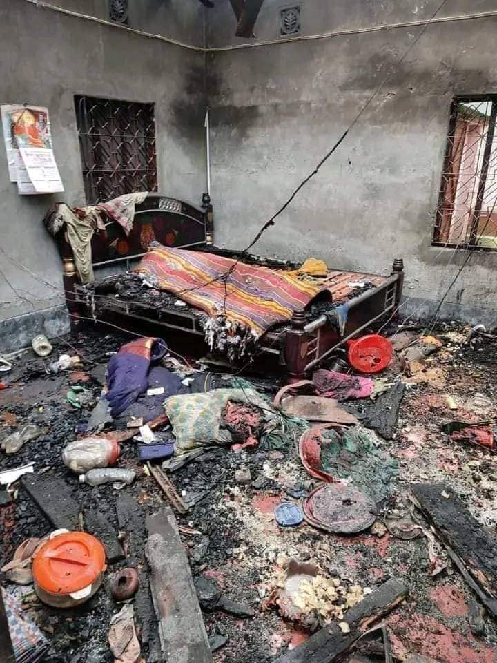 TuNu_Games's tweet photo. We demand safety of Bangladeshi Hindus. ✊
#StopCommunalAttack
#SaveBangladeshiHindus
#BangladeshiHinduWantSafety
#WeDemandSafety
#WeDemandJustice
#SaveHindus
#SaveHinduTemples
#SaveOurCommunity
#SaveHumanity #SaveBangladeshiHinduTamples #StopCommunalAttack https://t.co/ZcuzOSjxOu