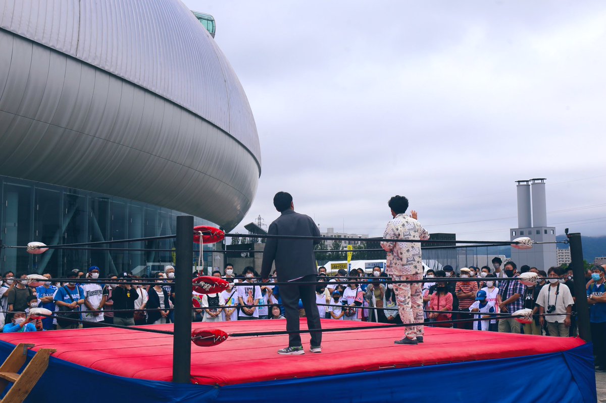NamaraGenkii's tweet photo. #北都プロレス のリングで観たかった光景
@yamaran1113 @suzuranshige すずらんのおふたりに感謝
#ファンは宝物 #lovefighters
#EASYworld #FunakiDOJO #TeamFUNAKI #ジム #プロレス #EASYworldGYM https://t.co/Lp4xcTp64s