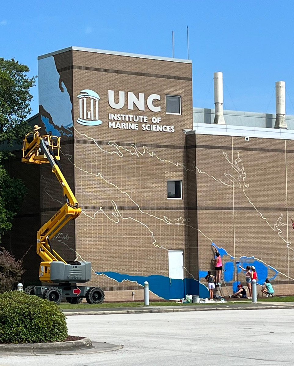 UNCims's tweet photo. And that’s a wrap on the mural!

What a difference 10 days makes. Trust us when we say the photos don’t do it justice - y’all just need to come to @UNC’s marine lab to check it out in person! https://t.co/9KKBRfdqlY