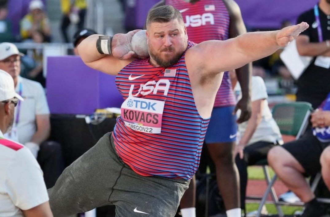 Becahi_Hawks's tweet photo. @JoeKovacsUSA // ＳＩＬＶＥＲ 🥈

Our Golden Hawk brought home more hardware last night at the T&amp;F World Championships last night! Joe threw a season's best 22.89m and was a part of Team USA's historic sweep of the Men's Shot Put!

We're so proud of you, Joe!

[📷: @usatf] https://t.co/PLUNYxaodd