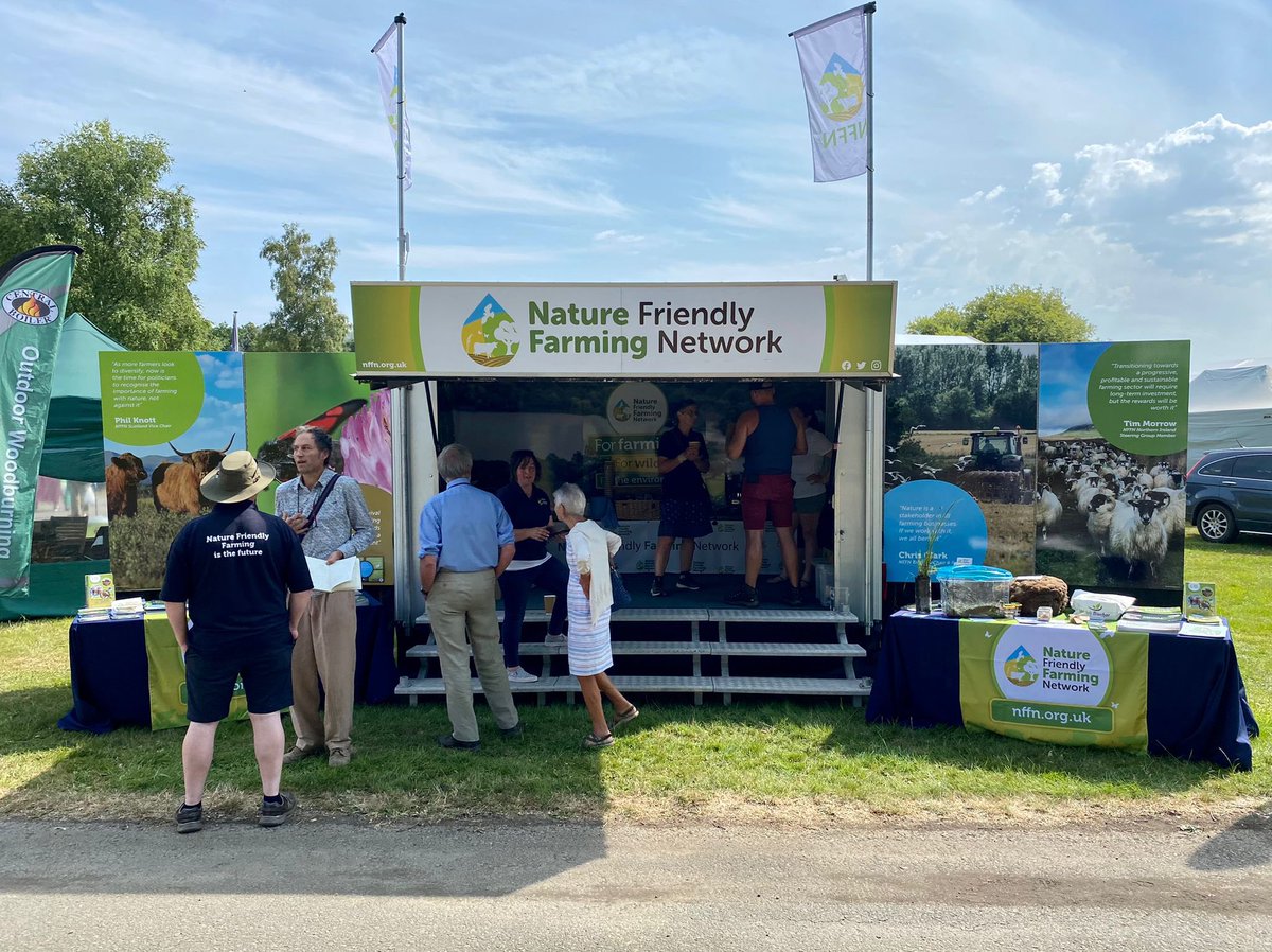‘Da ni yma yn #SioeFrenhinolCymru! Dewch draw am baned a sgwrs 👋 

Come and see team #NFFNCymru at the @royalwelshshow 🧑‍🌾

We’ll be chatting all things nature-friendly farming (plus our stand offers some much needed shade from the 🌞)