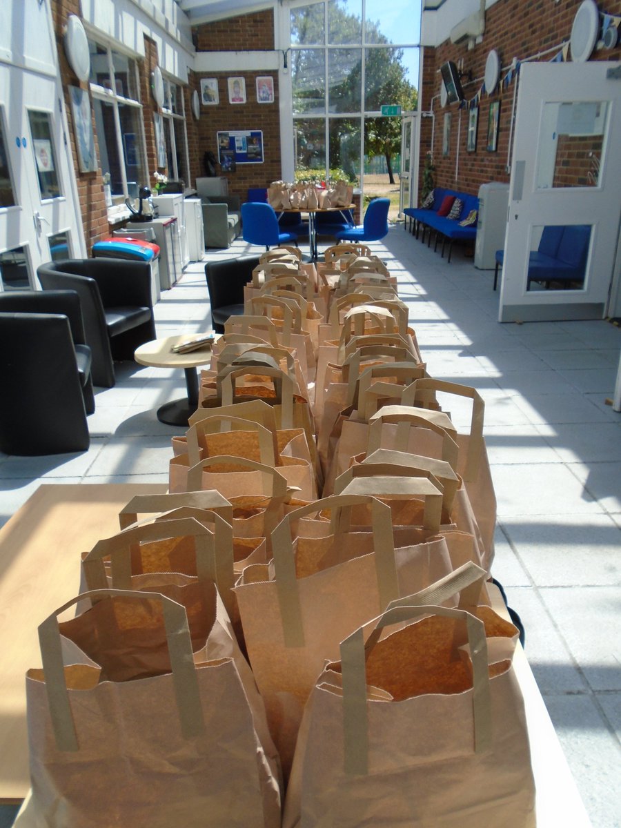 Destination USF for GW Year 9 students on their graduation day, sampling Sixth Form life : Social Science lessons, climbing, first aid and a tasty picnic lunch! Shout-out to Year 12 who were the perfect hosts! #USFproud #AVBproud 
<a href="/AvonbourneUL/">Avonbourne Boys' and Girls' Academies and USF</a> <a href="/WintonAcademyUL/">Winton Academy</a> <a href="/GlenmoorAcademy/">Glenmoor Academy</a>