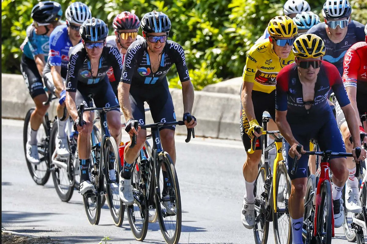 Amid the excitement of <a href="/letourdefrance/">vivre la révolution</a> I'm very excited to share with you all that I've extended my contract with @teamdsm_ until 2025 🎊 🤝 @squadrasm 
#putthekettleon