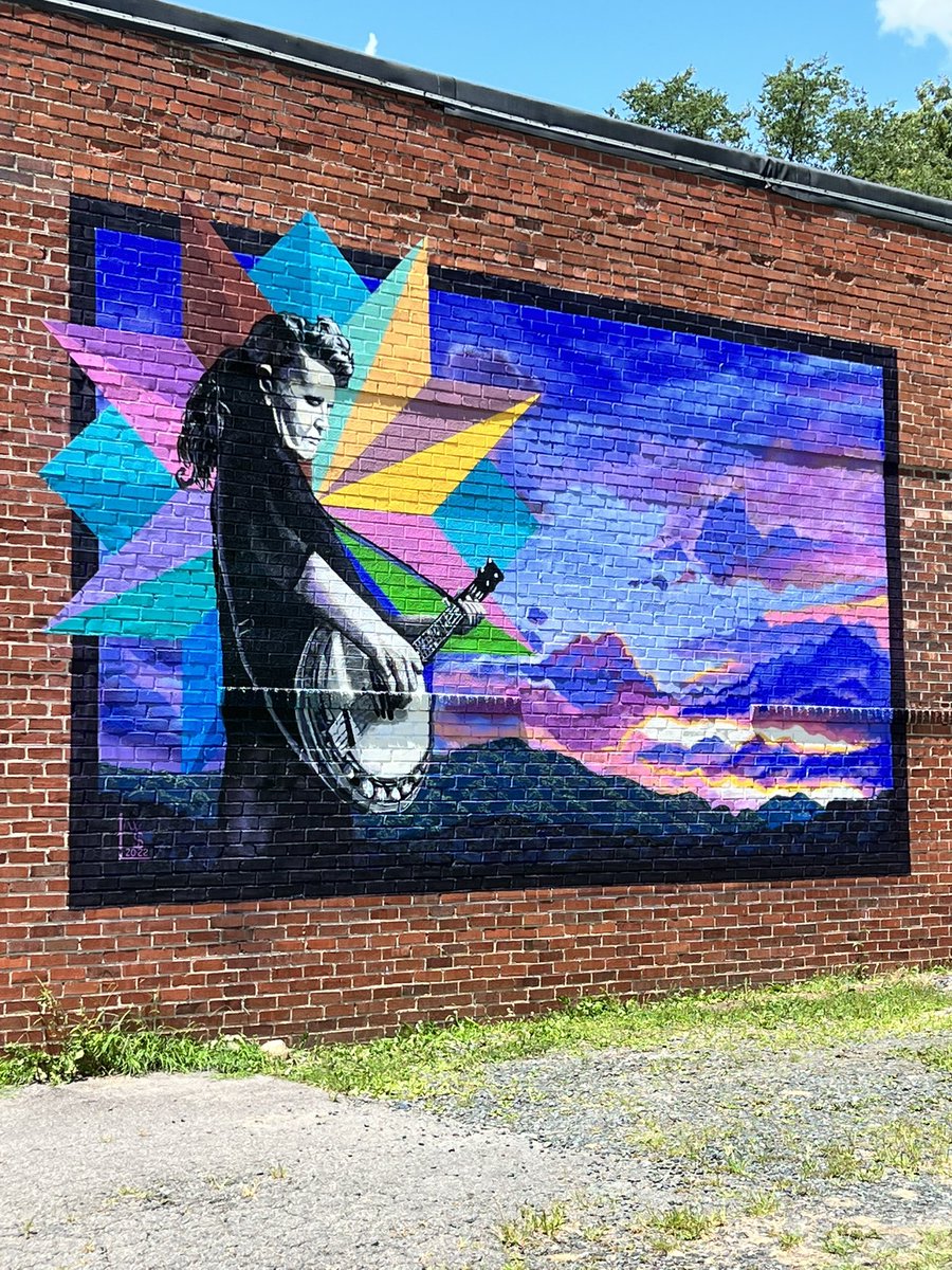 whitterss's tweet photo. Signed my latest #mural of Mrs. Ola Belle Reed, a bluegrass legend 🙌🏻 #muralmonday #bluegrass #lilLansing https://t.co/7VCoMvm0PJ