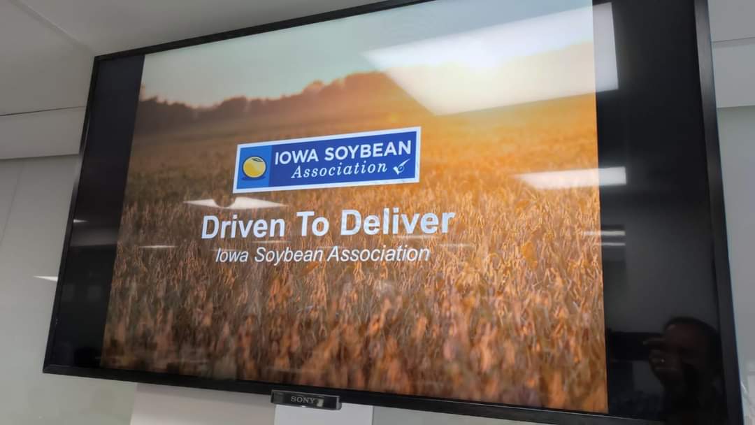 pedrogallardo73's tweet photo. Cerrando 3 intensos días con la @IowaSoybeans

Hoy conclusiones con las Interprofesionales @asoprovac, @anprogapor1 y gran parte de la cadena y del sector @cesfac, @forointeralimen, #AECEC @ALAS_alianza y @AsajaNacional

#gestión #agricultoresnoparan https://t.co/BDVYChEnfh