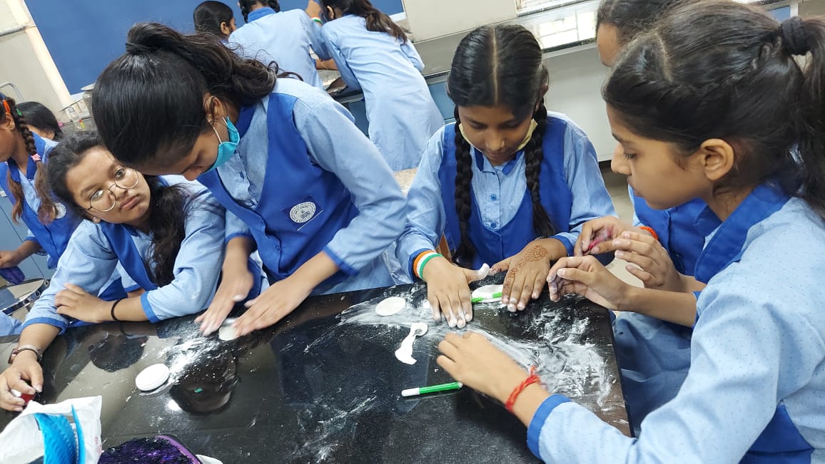 VidyanjaliDelhi's tweet photo. #Delhi #Vidyanjali Yogdaan 118
#volunteer Ms. Archana Jain providing Teaching Art &amp; Craft Service to students of class 8 at SCoEdV Sec 8 Rohini ND (07010105101) Distt.NWB
Impacted Students: 50
HOS: Mr.Awadhesh Kumar Jha
@EduMinOfIndia @vidyanjali_edu
@SCERT2021 @Rajanish2007 https://t.co/lO6TWVLaKi