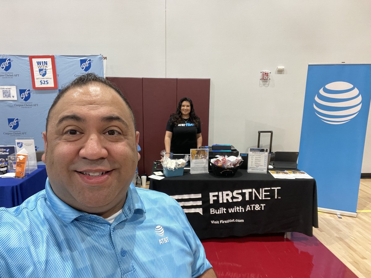 Teachers shape our future leaders so teachers deserve our appreciation. AT&amp;T offers 25% discount on our best plans. Fernando Garcia and Kristine Hernandez at the London ISD Resource Fair #teacherappreciationdiscount #Stxsignatureteam #lifeatATT #cctx #corpuschristi
