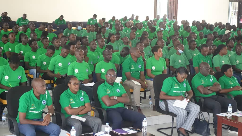 KubanaRichard's tweet photo. Turashimira byimazeyo uburyo ubuyobozi bukuru bw'igihugu cyacu budahwema guharanira icyateza urubyiruko imbere.Uyu munsi @gatjmv yibukije indangagaciro zikwiye mu rubyiruko,ashimira umukuru w'igihugu cyacu @PaulKagame ku miyiborere myiza. @RwandaYouthVol1 turiteguye @RwandaWest https://t.co/Mxl3bFz65q