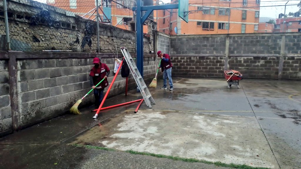 ClaudiaGalavizS's tweet photo. Las brigadas de la @ProsocCDMX iniciaron con mucho ánimo y desde muy temprano el #DiarioEnTUnidad de este lunes en la UH #Arbolillo de la Alcaldía #GAM, por indicación de la Jefa de @GobCDMX @Claudiashein https://t.co/C3wqSiHB7G