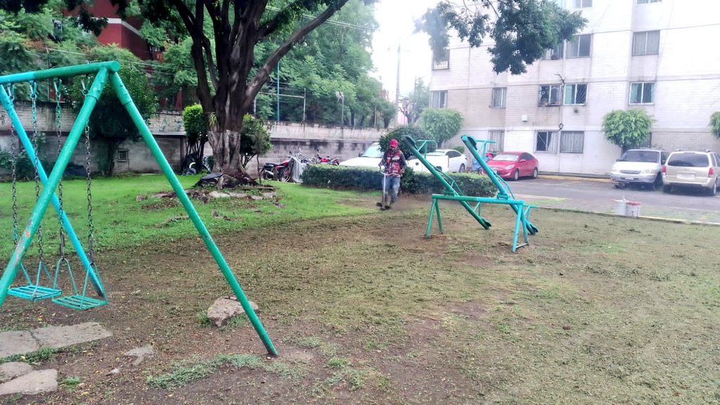ClaudiaGalavizS's tweet photo. Las brigadas de la @ProsocCDMX iniciaron con mucho ánimo y desde muy temprano el #DiarioEnTUnidad de este lunes en la UH #Arbolillo de la Alcaldía #GAM, por indicación de la Jefa de @GobCDMX @Claudiashein https://t.co/C3wqSiHB7G