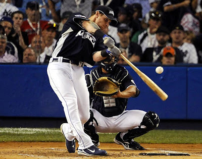 baseballinpix's tweet photo. Josh Hamilton swinging in the 2008 #HomeRunDerby He did not win but had a round of 28 with home runs on 13 consecutive swings. https://t.co/1L4351icvy