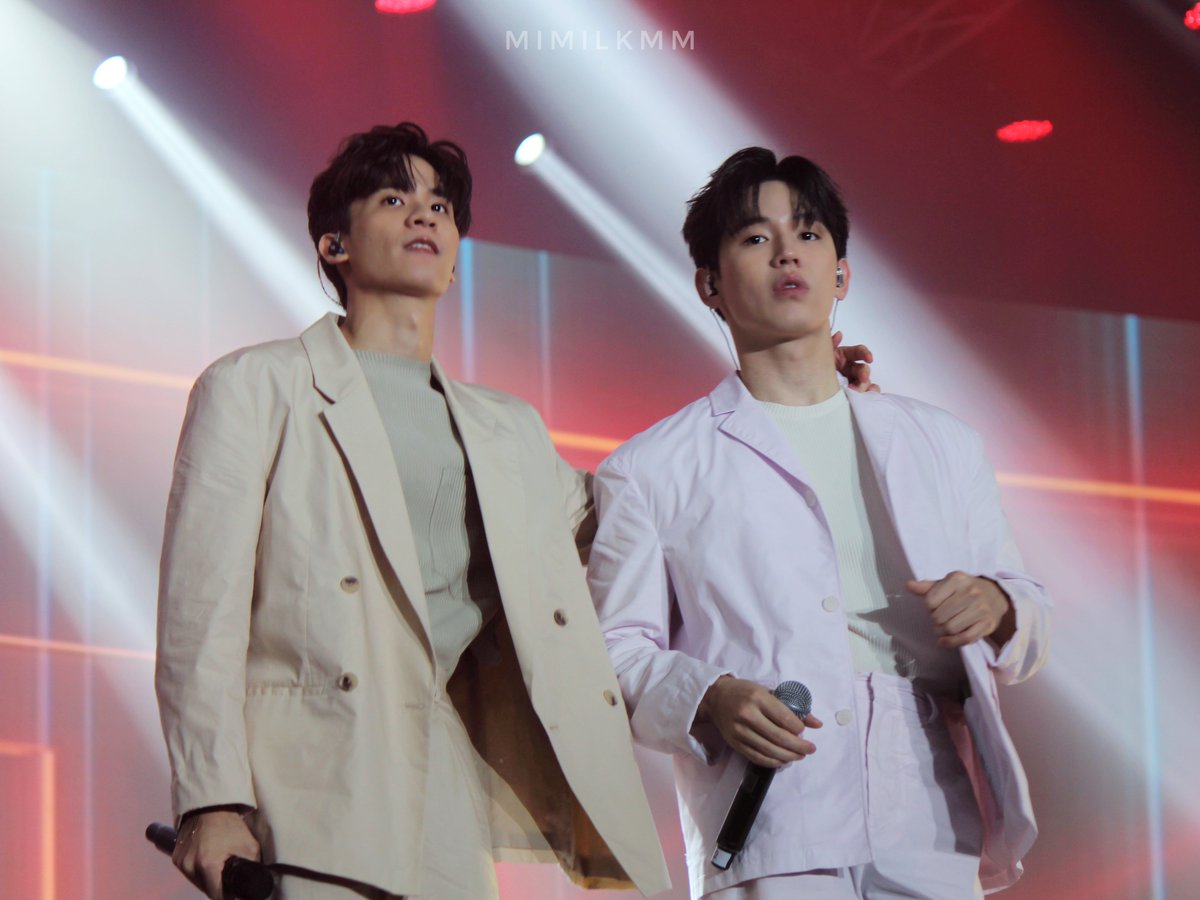 mimilkmm's tweet photo. super supportive💙
#เตนิวจ๋าโพก้า4ขวบแล้ว #เตนิว https://t.co/8doPmaGx6z
