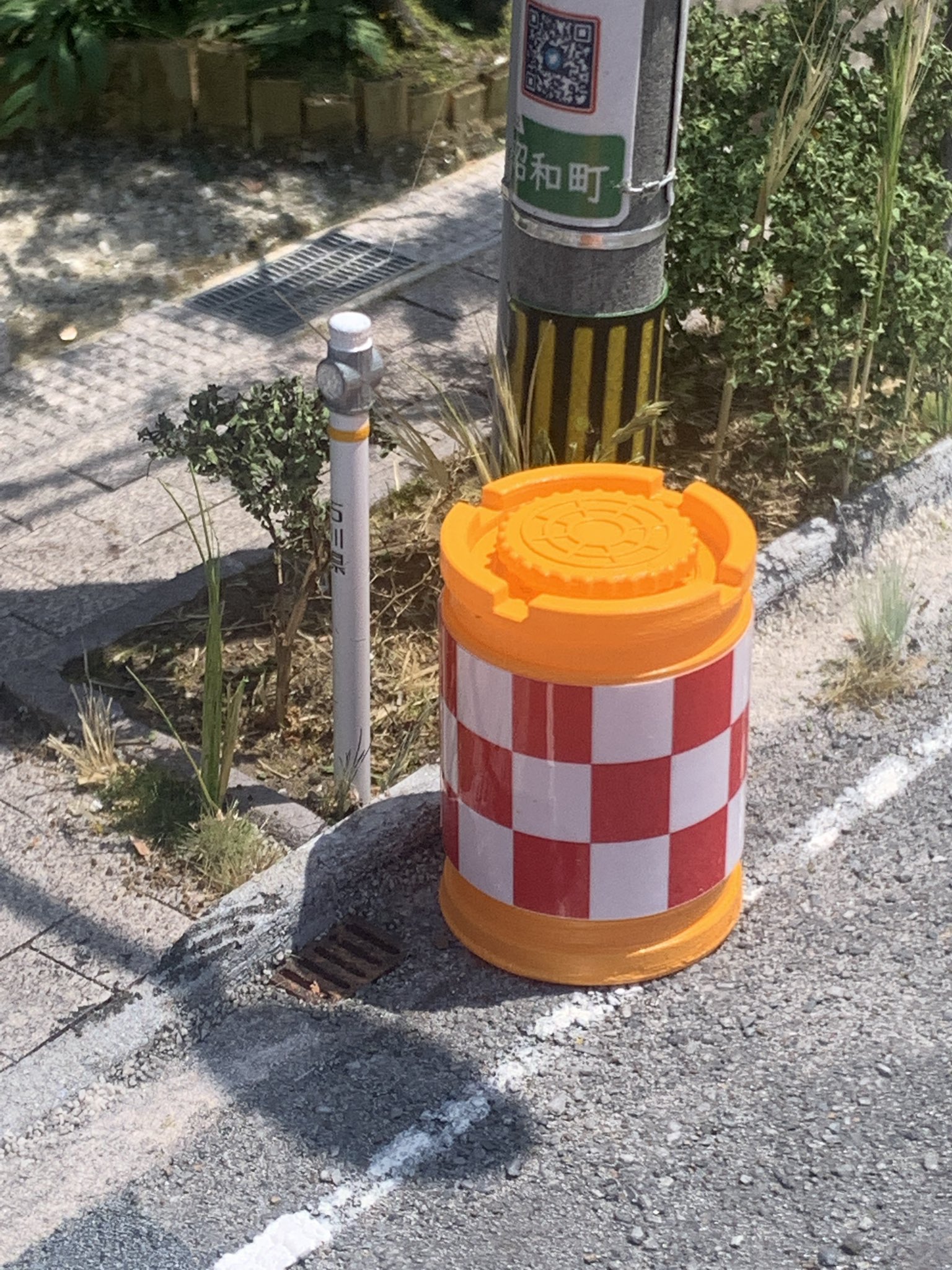 角型 クッションドラム B型 衝撃吸収 高速道路 分離帯 高輝度反射 衝突