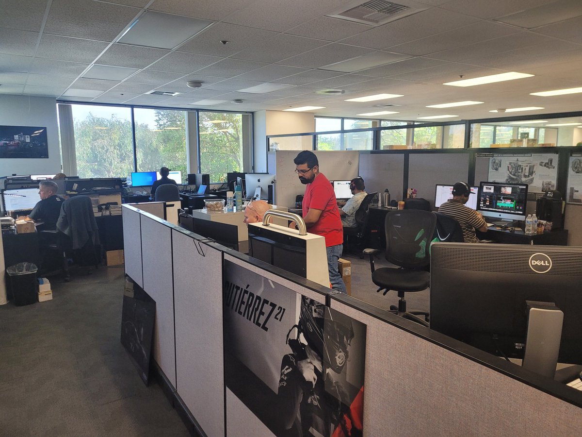 Agentc805's tweet image. @hesheretohelp
My Summer School Robotics Class went to #Haasmachine and we 👀 the video / YouTube area.