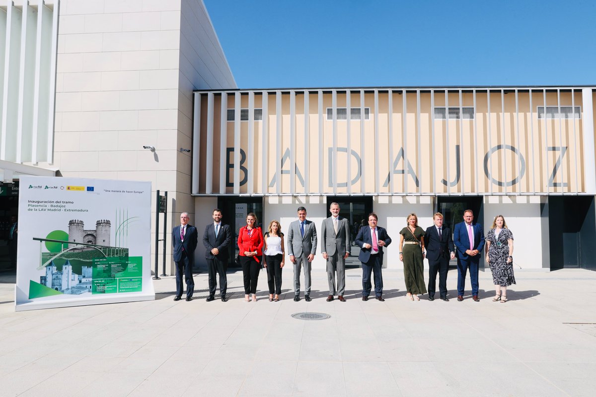 Los extremeños no se dejarán engañar con la inauguración del tren rápido, porque en la región todo el mundo sabe que no es un AVE. Este acto no debería haberse celebrado, pues se derrocha dinero público en un acontecimiento que tiene poco de histórico ceadeextremadura.com/ceade-extremen…