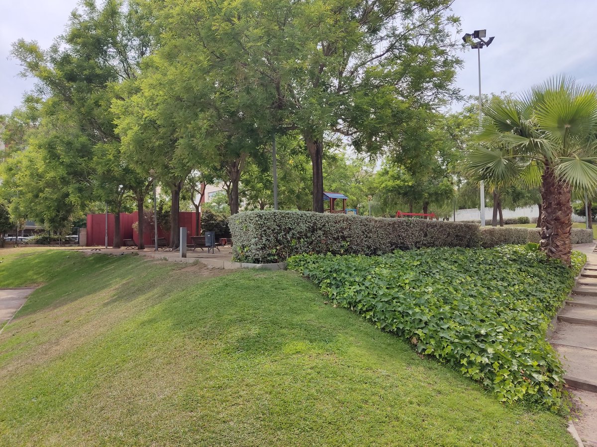 cansellareshelp's tweet photo. @carlosruiztwitt Bla, bla, bla i més bla. Una piscina com aquesta de Can Sellarès, més el conjunt del parc, ajudaria a millorar la nostra qualitat de vida ara a l'estiu. Però clar, els diners i la perpetuació dels vostres sous passen per sobre de qualsevol necessitat ciutadana. Vergonya q feu! https://t.co/jmwhWpkCCl