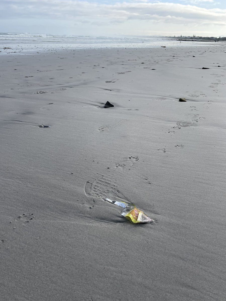 HanroVT's tweet photo. Spent our #67minutes for #MandelaDay2022 removing plastic and rubbish from the beach 🌍 🐬 

#Environment #Sustainability #MandelaDay #PlasticFreeJuly #CapeTown https://t.co/jEoVt3Sn5g
