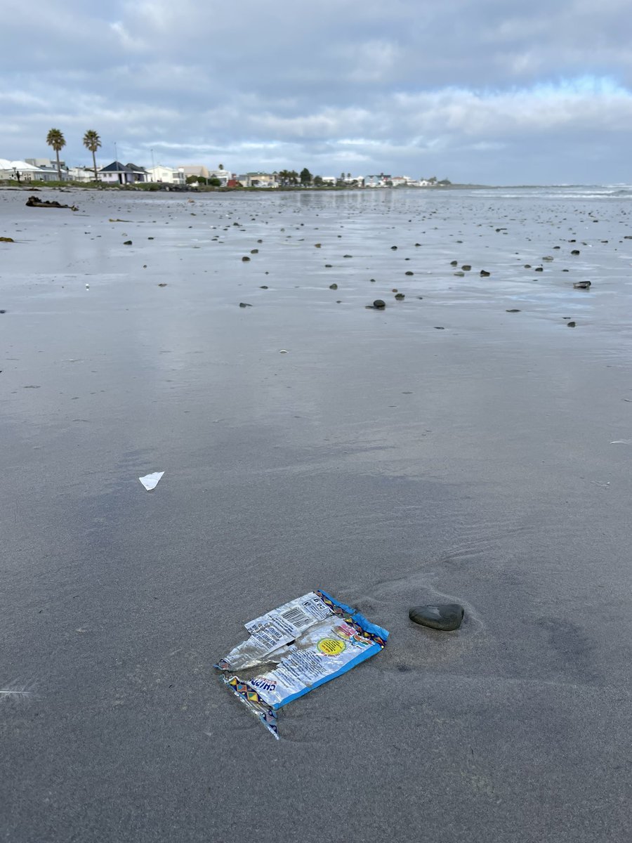 HanroVT's tweet photo. Spent our #67minutes for #MandelaDay2022 removing plastic and rubbish from the beach 🌍 🐬 

#Environment #Sustainability #MandelaDay #PlasticFreeJuly #CapeTown https://t.co/jEoVt3Sn5g