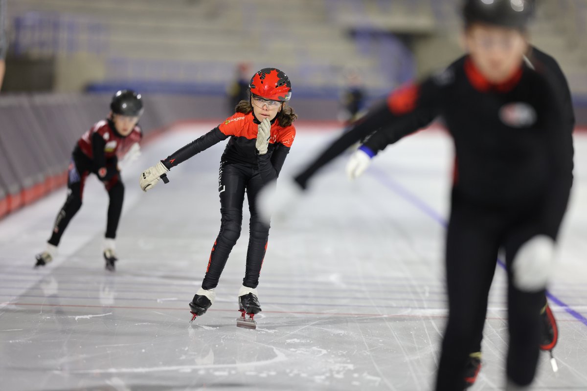 theolympicoval's tweet photo. Our fist day of SUMMER SPEED. It's so great to see the ice back in and all the kids here for the camp.
#SummerSpeed #UCalgary #TheOlympicOval #SpeedSkating #HouseofIce #TheFastestIceintheWorld https://t.co/NYLggmiZKG