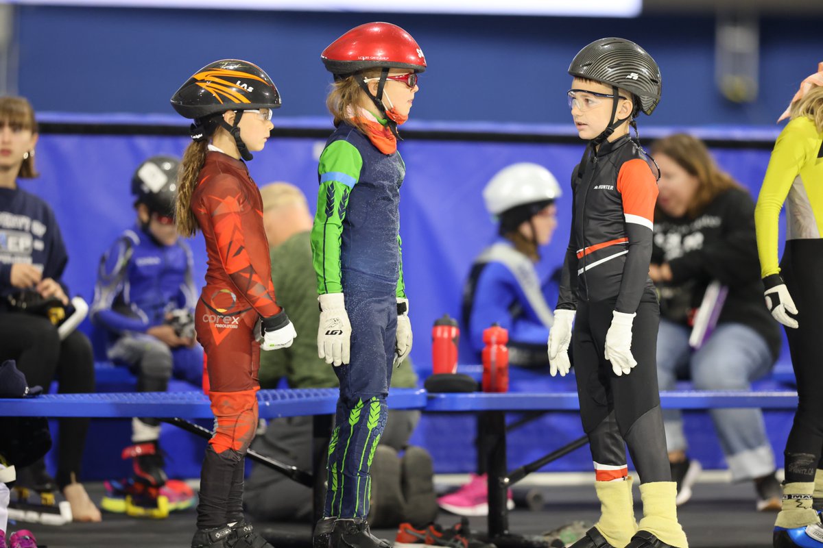 theolympicoval's tweet photo. Our fist day of SUMMER SPEED. It's so great to see the ice back in and all the kids here for the camp.
#SummerSpeed #UCalgary #TheOlympicOval #SpeedSkating #HouseofIce #TheFastestIceintheWorld https://t.co/NYLggmiZKG