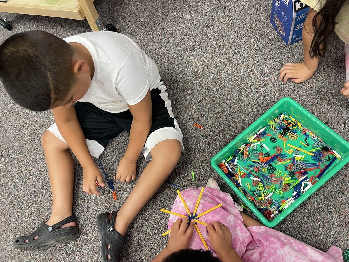 Camp4Learning's tweet photo. Full STEAM ahead with Kinder!! @ZavalaMagnet #ECISDSummerLearning https://t.co/VUOsJjG6Nt