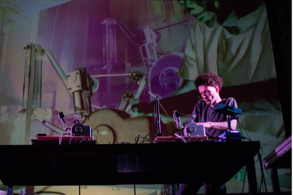 MACBA_Barcelona's tweet photo. Aquesta setmana, doble ració de #LoremIpsumMACBA!
🔹 Divendres 22/7, a les 20.30h: “Umbráfono” d’Enrique del Castillo
🔸 Dissabte 23/7, a les 20.30h: “Carta blanca d’El Palomar” amb @AereaNegrot, @Vuelan_Palomas i @TAAHLIAH
No t’ho perdis! 👉 https://t.co/VPDVZ6UYvi https://t.co/aKB2y1ihEU