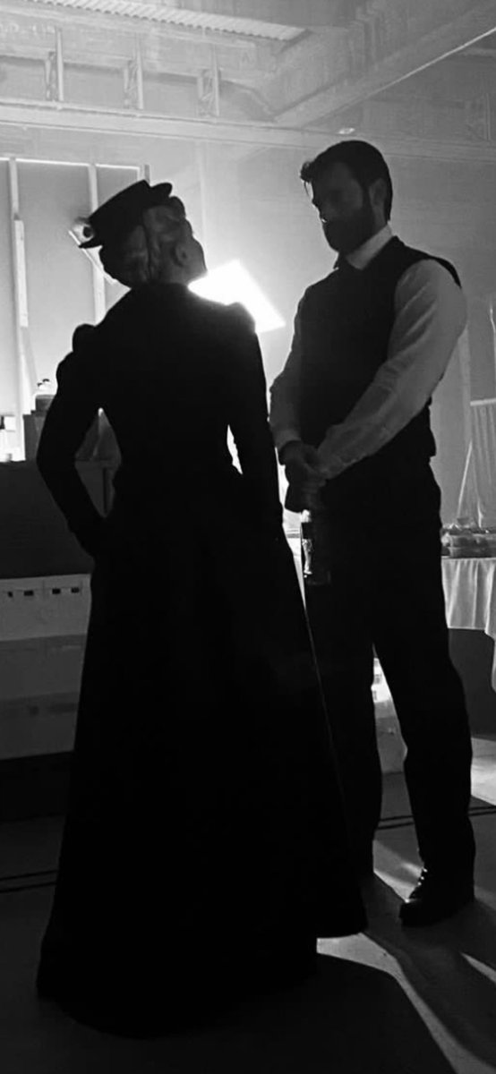 rachaeljnew1's tweet photo. Debating what to have for lunch #missscarletandtheduke season finale tomorrow night at 9pm @alibi_channel 👊 https://t.co/gNWEiT5rG1