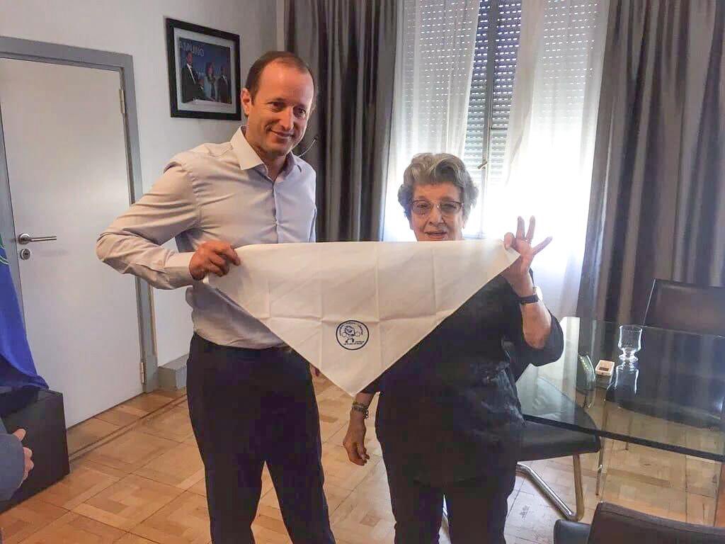 minsaurralde's tweet photo. La fuerza y la ternura unidas en persona. Delia fue una mujer que demostró lo que es transformar la época más oscura de nuestro país en una lucha por el amor, la verdad y la justicia. Su legado nos va a acompañar siempre. ❤️

@abuelasdifusion https://t.co/yi9HxcJcNo