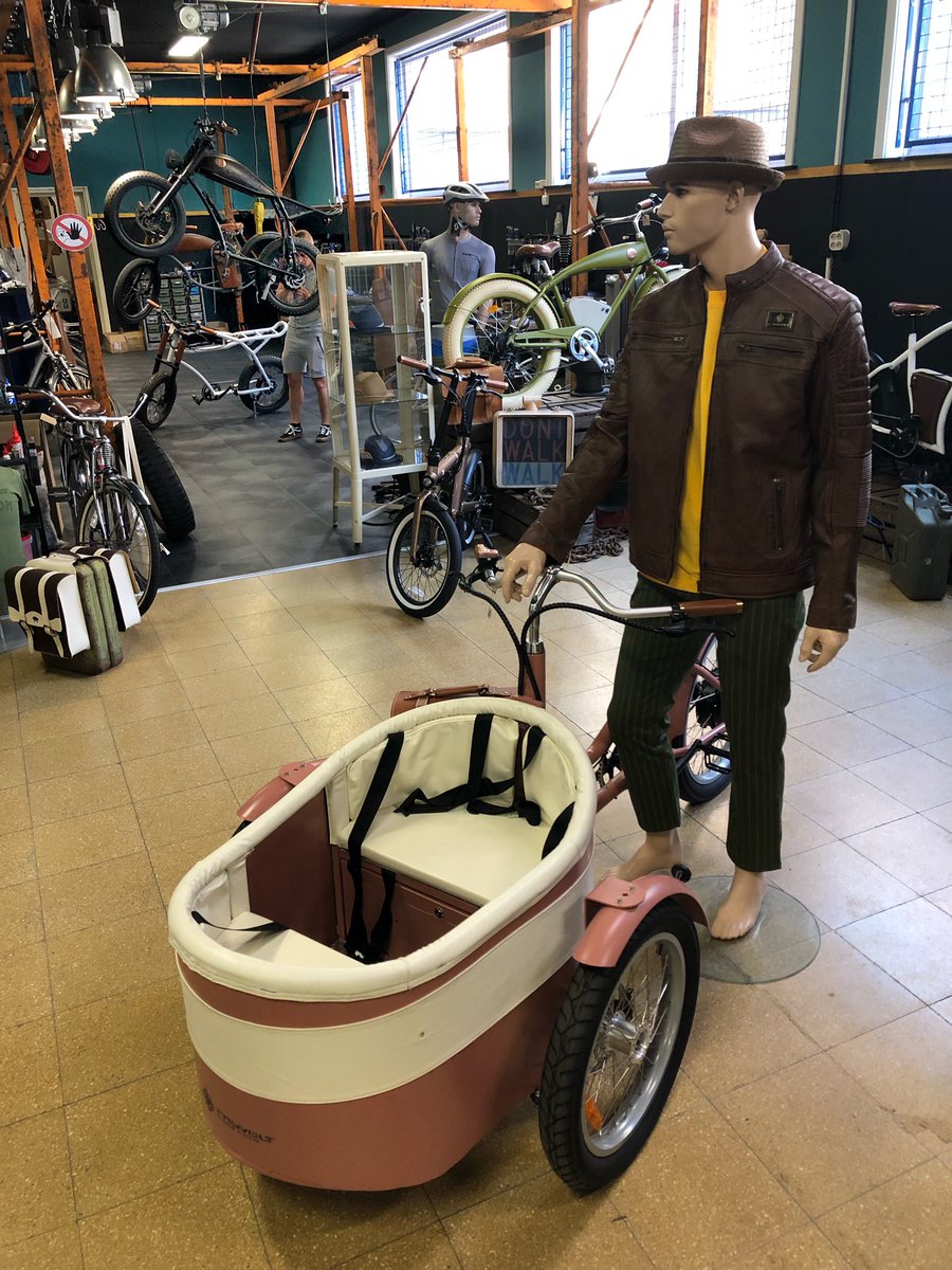 FietsTempelNL's tweet photo. Rayvolt &amp; Exxite (by @rayvoltbike) #Heerlen.  #rayvoltbikes #exxitebyrayvolt #exxite #rayvolt #rayvoltbike #rayvoltclubman #rayvoltcruzer #rayvolttrixie #rayvoltbeachin #rayvoltringo #rayvolttorino #rayvoltambassador #rayvoltclubman #rayvoltbakfiets #rayvoltclubman #exxitebikes https://t.co/MjBLpYrwK4