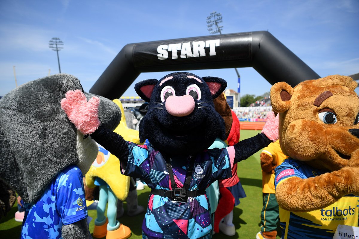 NickFriend1's tweet photo. On Saturday, I finished last in the Finals Day mascot race.

My piece from the frontline, and the most aggressively sweltering hour of my life. A cocktail of sweat and humiliation.

"To lead people, walk behind them."

https://t.co/EBT6FaQGNe https://t.co/YzeATSZJu8