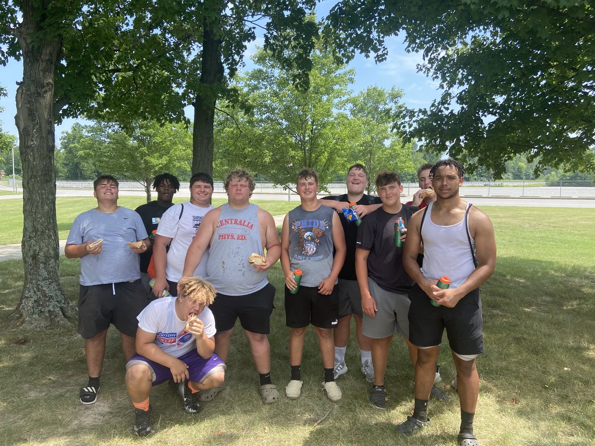 Thanks to Jason and Carrie Green for providing sandwich’s for the Orphans Saturday.  Thanks to Bj lamb for your support as well.  The Orphans competed at SIU in big dawg camp and 7 on 7.  #samwich #goorphans