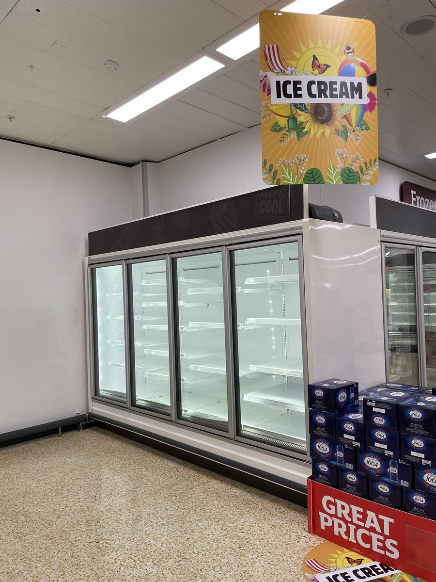Empty shelves for most part of frozen section at 6 PM on a Monday.
This is what #heatwave looks like! ☀️🥵 #UKHeatwave