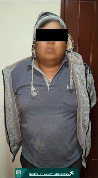 NacionDeportBo's tweet photo. POLICÍA RECUPERÓ LAS PERTENENCIAS DEL MÚLTIPLE CAMPEÓN BOLIVIANO👏👏👏👏
Tres varones y dos mujeres fueron aprehendidos. Los antisociales operaban en un vehículo y se recuperaron las pertenencias de #VidalBasco, múltiple campeón boliviano en #Atletismo. https://t.co/9Xjxfsxa9b