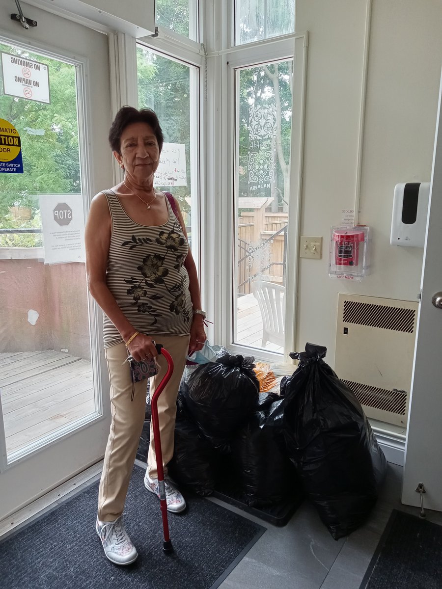 Reception_House's tweet photo. Did you hear?
Thank you to @Focus4EthnicWmn for donating clothing appropriate for ethnic women staying in our temporary accommodations. Pictured Renu Bandari, Executive Director.
#thankyouthursday #communitysupport #donations #clothingdonations #muslimswelcome #RefugeesWelcome https://t.co/luYf7WzbYh