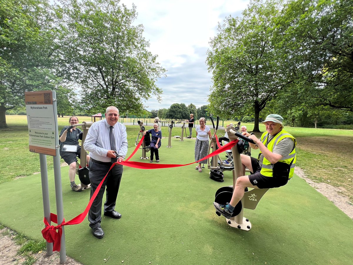 WythParkFriends's tweet photo. Delighted to have had an official opening of the new outside Gym in the park.  Free for all and always open for everyone. 
Enjoy 😊 https://t.co/I4G119VkbJ