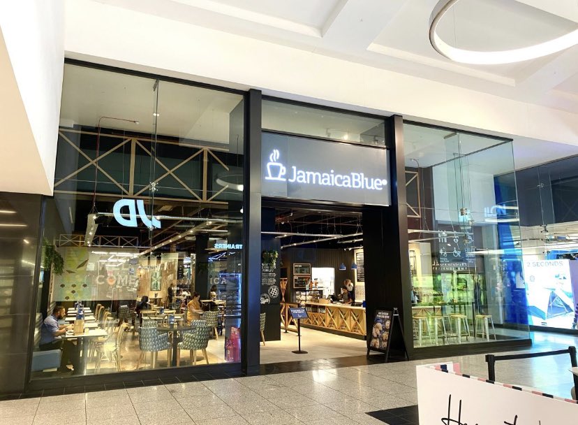 Great work by the Ealing leasing team to get this open at #EalingBroadway <a href="/Green_and_Ptrs/">Green & Partners</a> <a href="/adambindman/">Adam Bindman</a> <a href="/CushWakeRtailUK/">C&W UK Retail & Leisure Team</a> @Coco_de_B <a href="/BritishLandPLC/">British Land PLC</a> <a href="/jamaicablueuk/">Jamaica Blue UK</a>