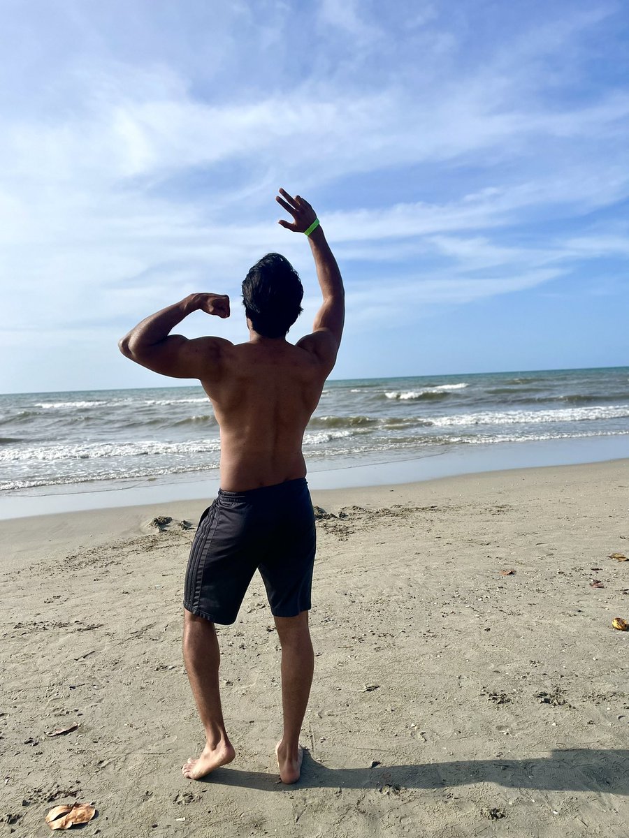 carloschevez96's tweet photo. We all have a little zyzz in us
#Zyzz #beach #smallcalves https://t.co/zx1BmCYGHh