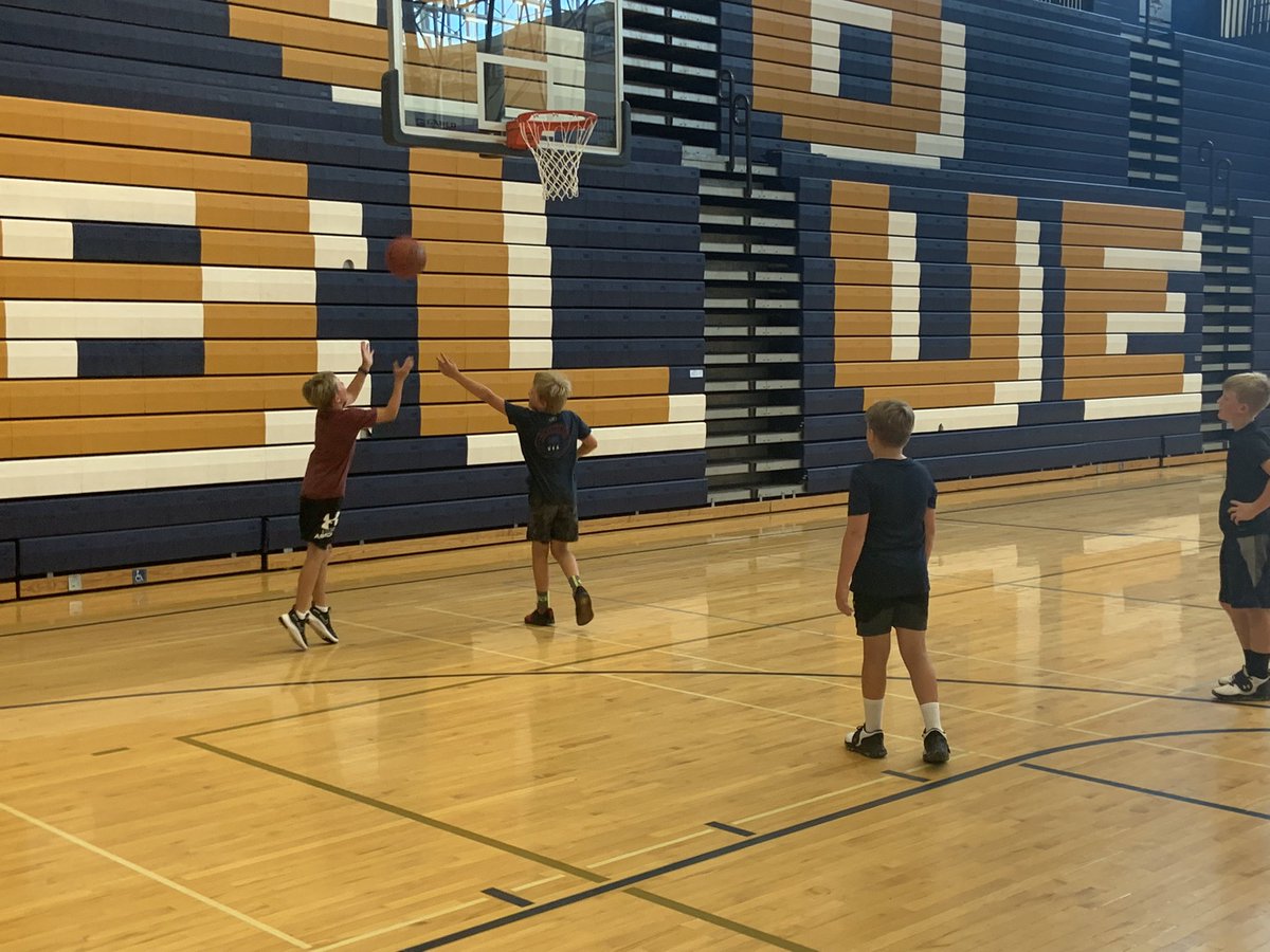 chanstormfb's tweet photo. Great day at #MultiSportCamp with @ChanStormHoops @KNARFWONGAR #StormDNA #EARNIT https://t.co/9VEnV8PGJV
