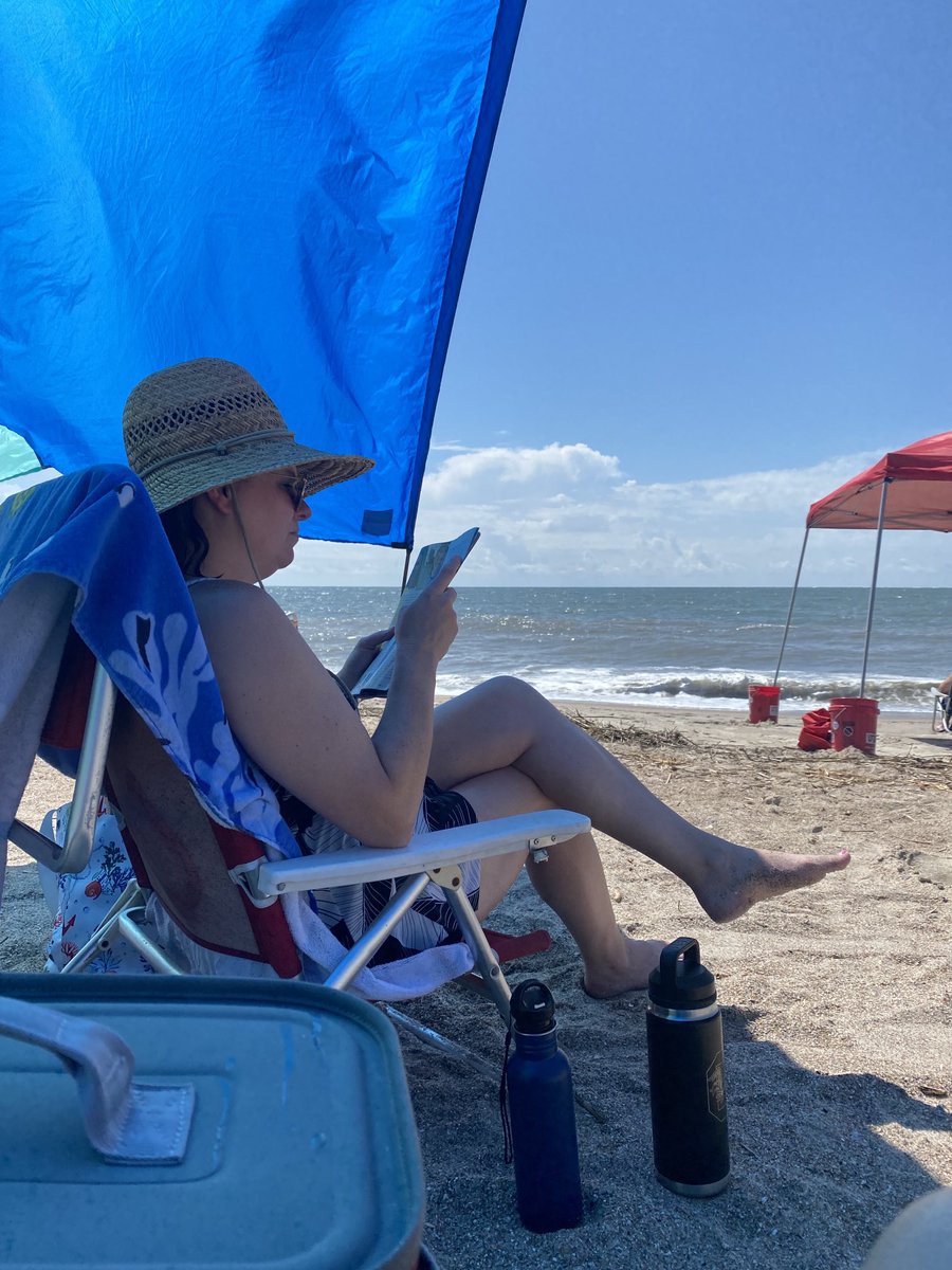 AdamBJones138's tweet photo. Y’all enjoy your work day… ⁦@tbrookejones⁩ and I are chilling here in ⁦@EdistoBeach⁩ 😎.  #PTO #JMA ⁦@JonesMcaden⁩ #Vacation #Edislow https://t.co/CoPRectZDz