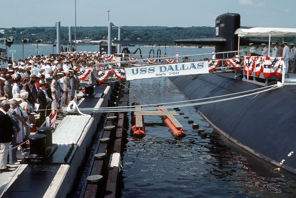 #OTD in 1981, USS Dallas (SSN 700) is commissioned at Groton, Conn. The boat served the Navy for over 36 years before being decommissioned at Puget Sound Naval Shipyard (PSNS) Bremerton on April 4, 2018. #USNavy #SubmarineForce #NavalHistory
