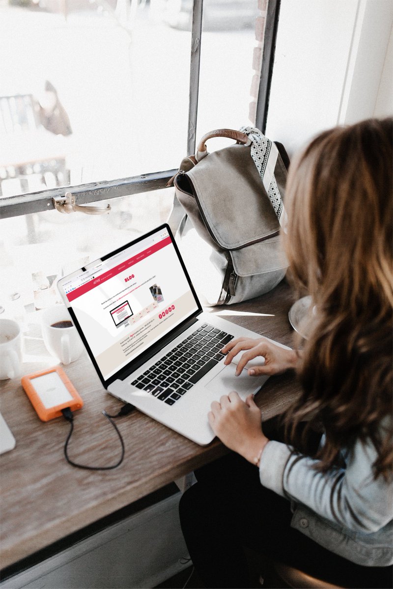 Emeline_Pro's tweet photo. Nouvelle #rubrique sur mon #siteweb : le #blog arrive enfin !! 🥳

👉 Viens vite le découvrir : https://t.co/MqTPxLoUWx 
Le premier #article sur les différents domaines du #graphiste #indépendant sort le 24 juillet à 13h. 

#communication #graphisme #strasbourg #alsace #google https://t.co/zlVeMCqO0K